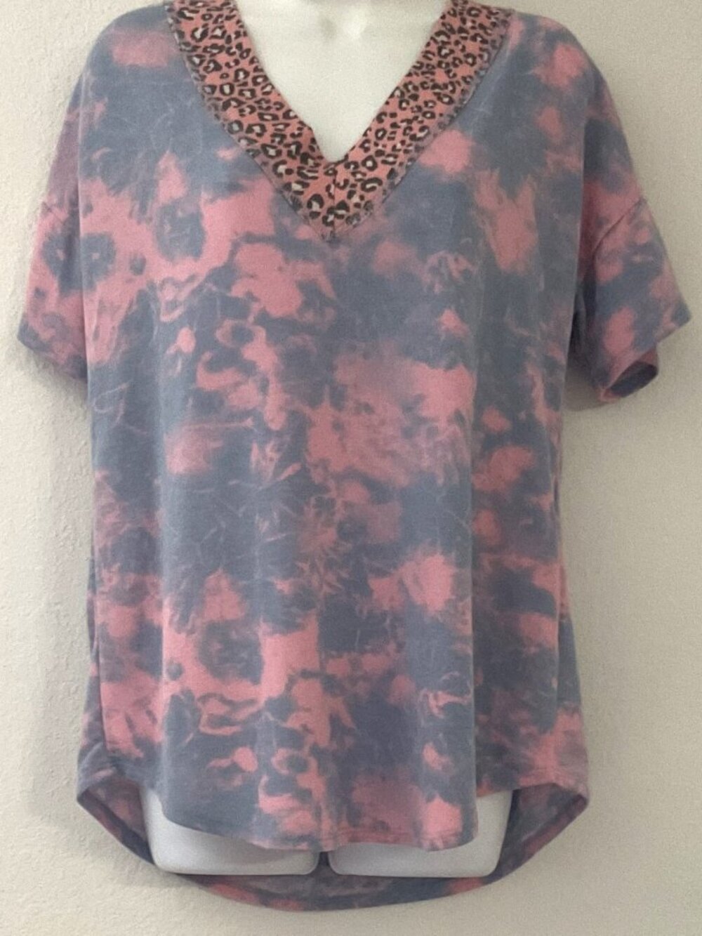 Lovely Melody Tie Dye V-Neck Tee with Leopard Trim – L